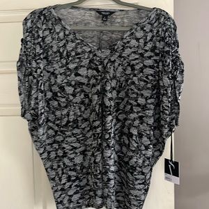 NWT simply Vera  large black and gray multi short sleeve ruched top v neck